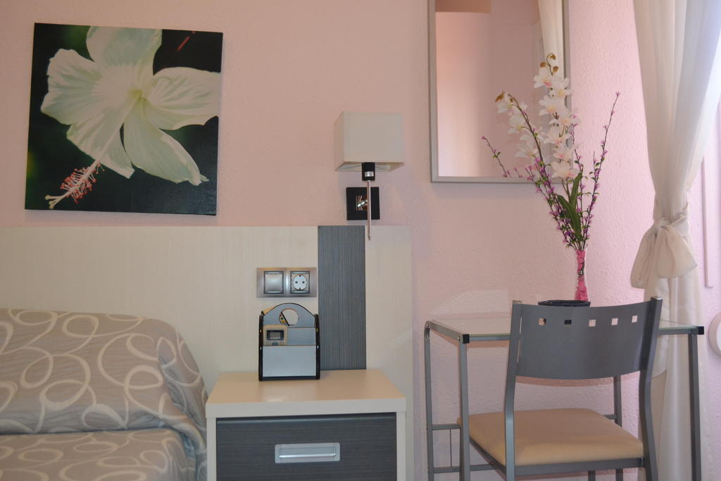Hostal La Pilarica Paterna Szoba fotó